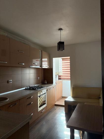 Persoana fizica, inchiriez apartament cu 3 camere - 6