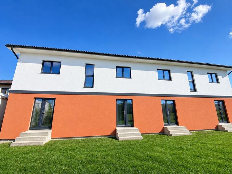 Duplex cu 4 camere cu Canalizare în Săcălaz