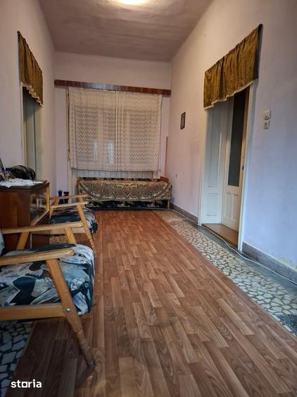 Casă cu 2 camere cu Teren 414 Mp în Central