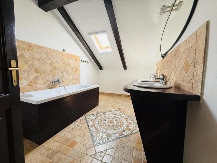 Casă cu 5 camere cu Teren 720 Mp în Sânmihaiu Român