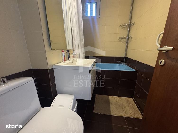 Apartament cu 3 camere semidecomandat în Tei