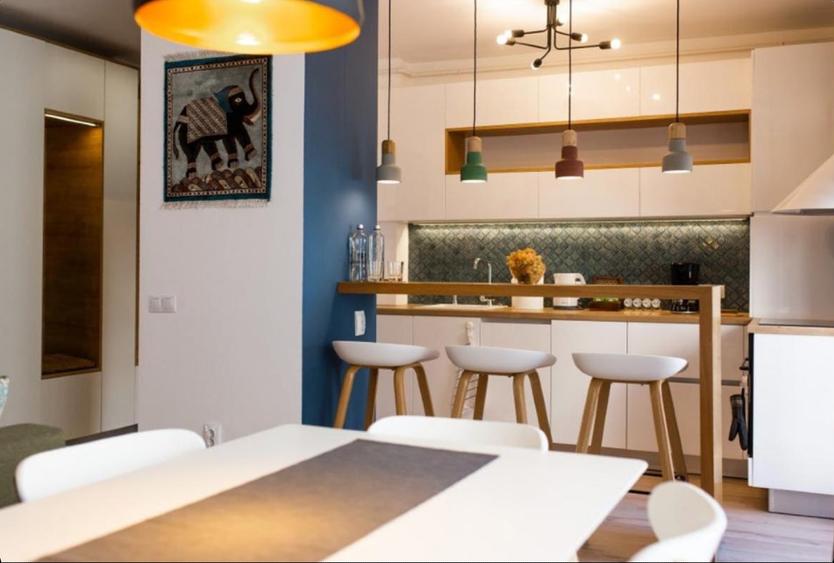 Apartament cu 2 camere semidecomandat, mobilat în Zorilor