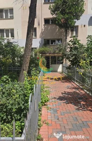 Apartament cu 3 camere semidecomandat în 1 Decembrie 1918