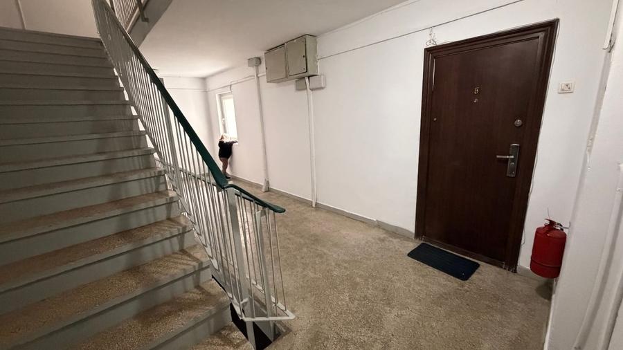 Apartament cu 5 camere decomandat, mobilat în Băneasa