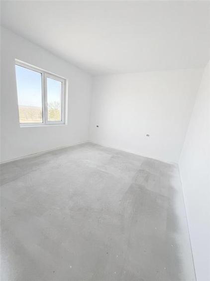 Casă cu 5 camere cu Teren 500 Mp în Sântandrei