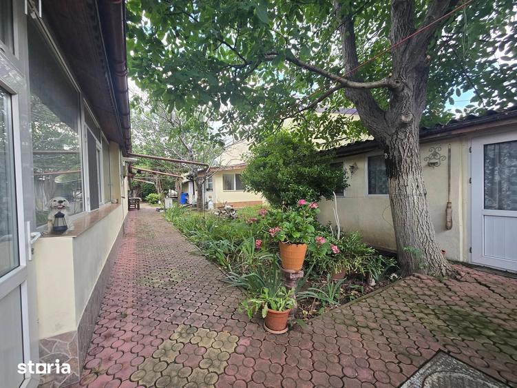 Casă cu 5 camere cu Teren 600 Mp în Andronache