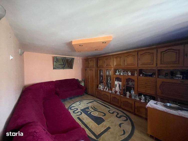 Casă cu 4 camere în Bariera Vâlcii
