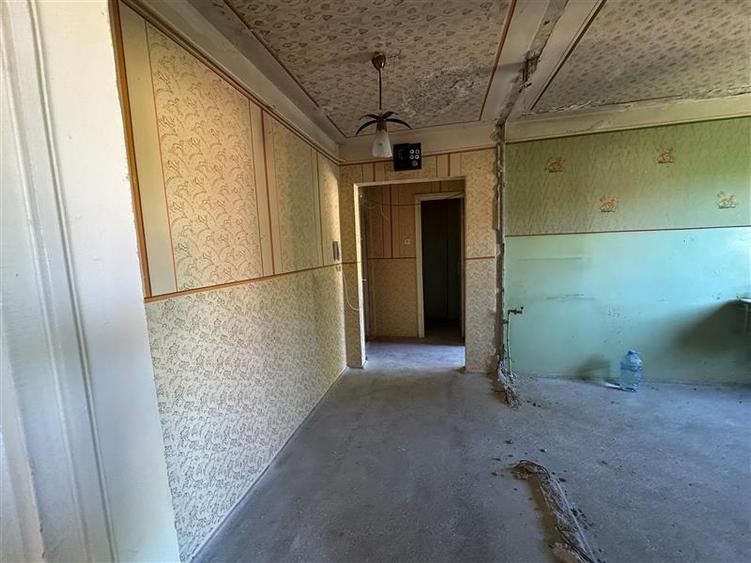 Apartament cu 3 camere semidecomandat în Micro II