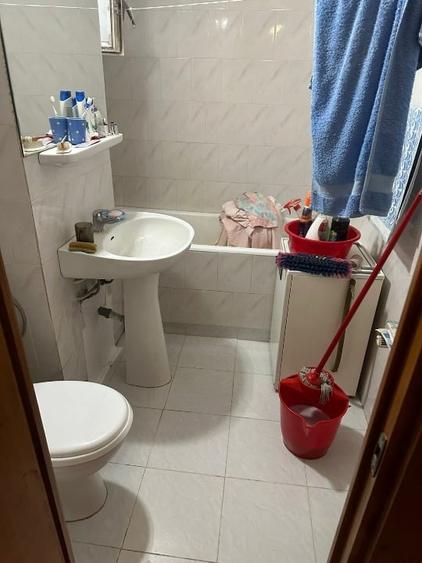 Apartament cu 3 camere decomandat în Tei