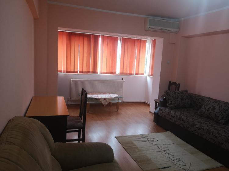 Garsonieră decomandată în Central