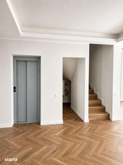 Casă cu 5 camere cu Teren 236 Mp în Exterior Vest