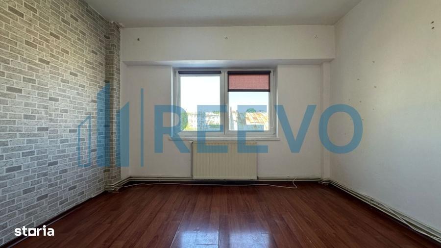 Apartament cu 2 camere semidecomandat în Podei