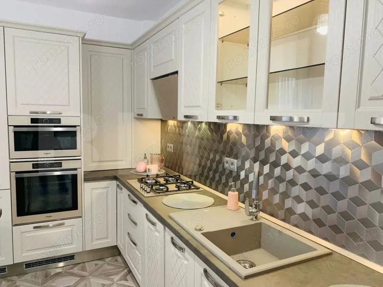 Apartament cu 3 camere decomandat în Livezeni