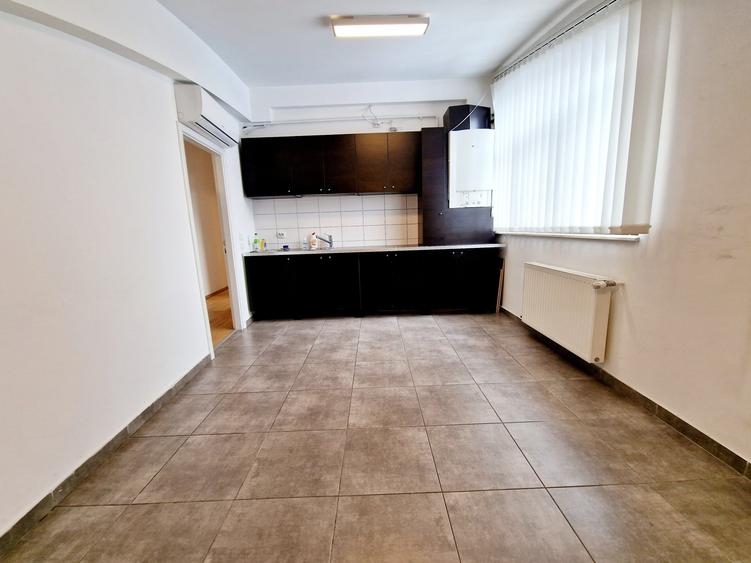 Apartament cu 4 camere decomandat în Cotroceni