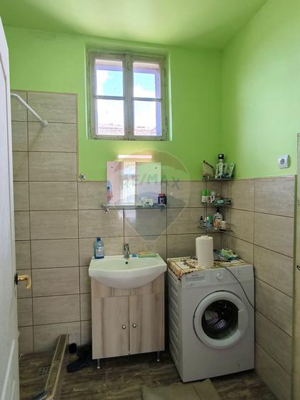 Casă cu 2 camere cu Canalizare în Central
