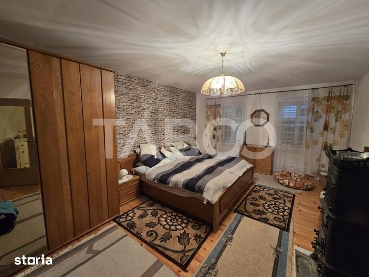 Casă cu 4 camere cu Teren 300 Mp în Roșia