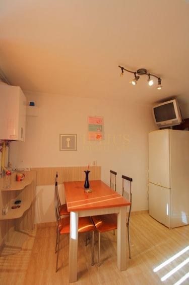 Apartament cu 3 camere decomandat, mobilat în Lunei