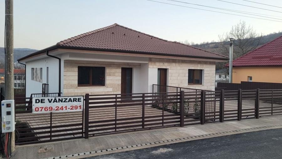 Casă cu 3 camere în Tăuți