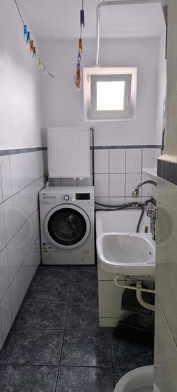 Apartament cu 2 camere semidecomandat în Teișani