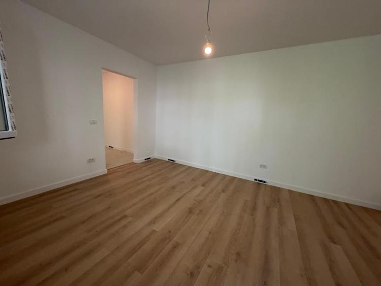 Apartament cu 3 camere semidecomandat în Titan