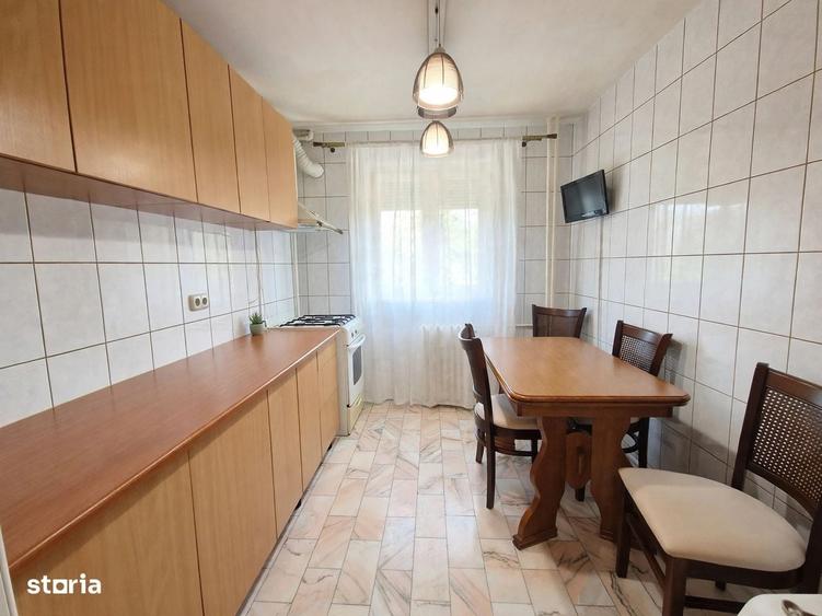 Apartament cu 3 camere semidecomandat în Teiul Doamnei
