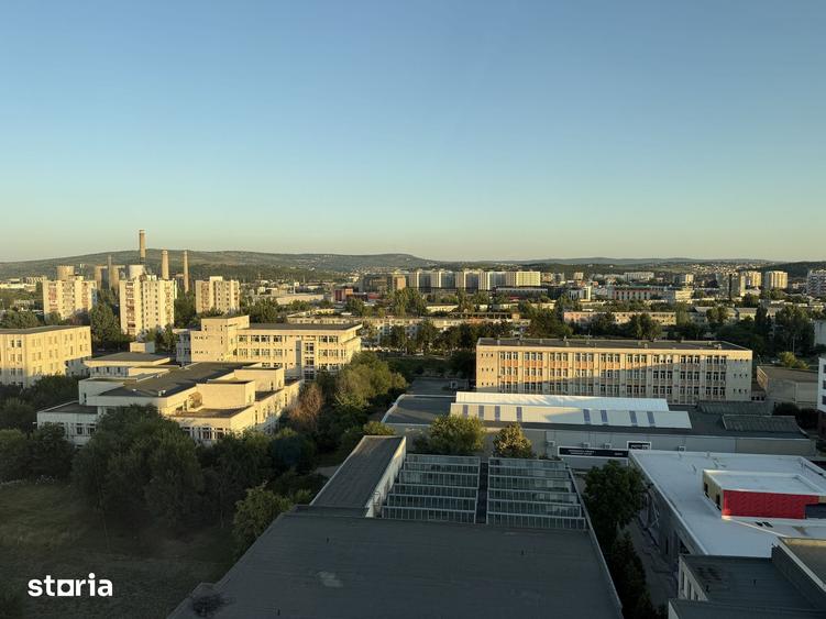 Apartament cu 3 camere în Podu Roș