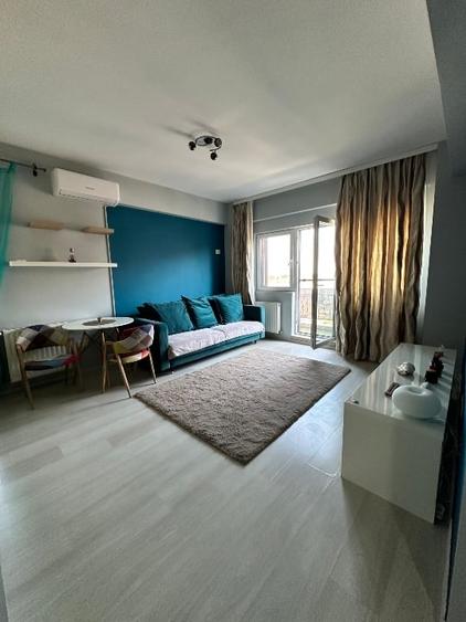 Apartament cu 3 camere decomandat, mobilat în Roșu
