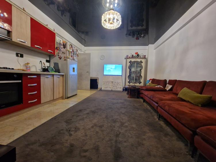 Apartament cu 3 camere decomandat în Palazu Mare