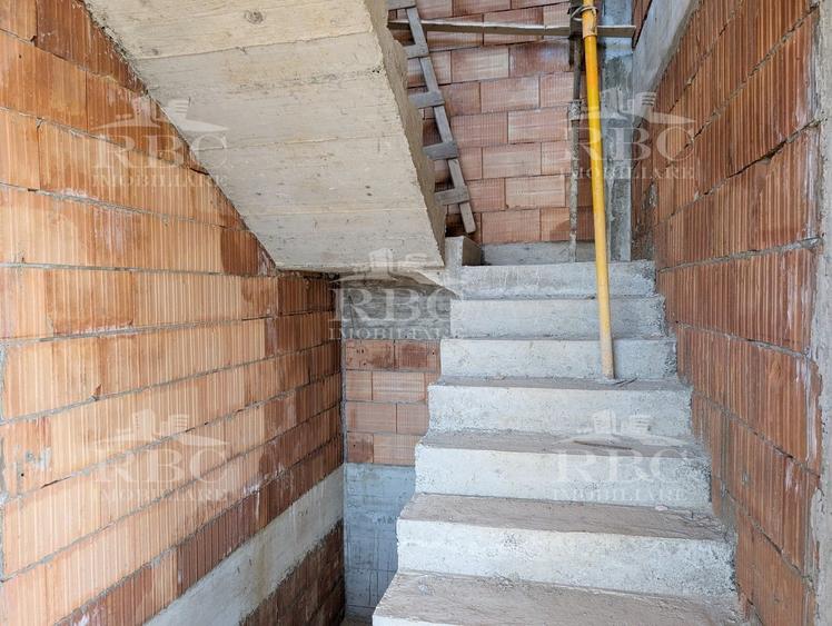 Casă individuală cu 4 camere cu Canalizare în Dâmbul Rotund