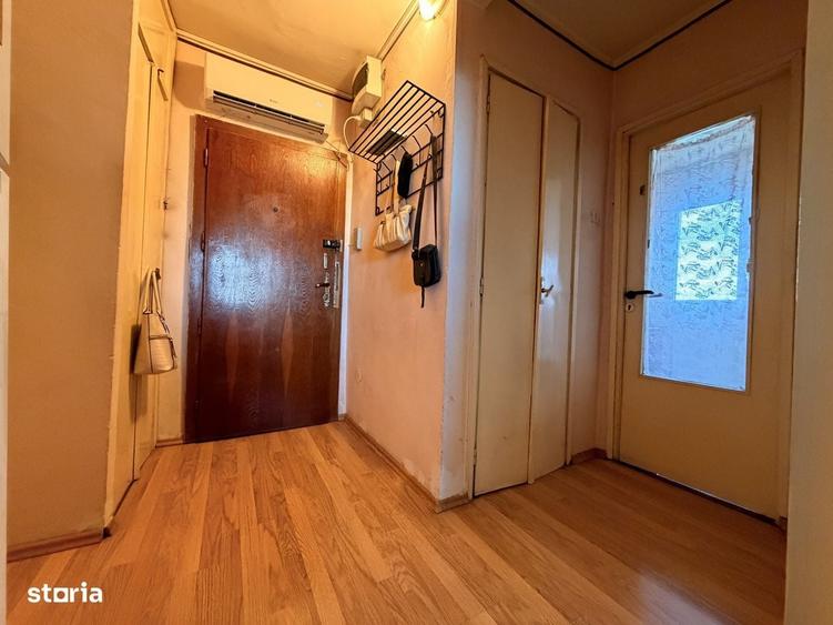 Apartament cu 2 camere decomandat în P-ța Victoriei