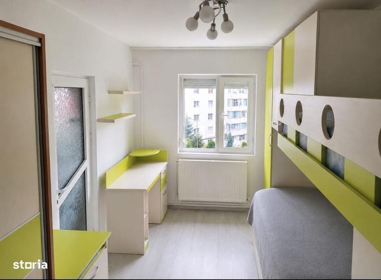 Apartament cu 3 camere semidecomandat în Alecu Russo