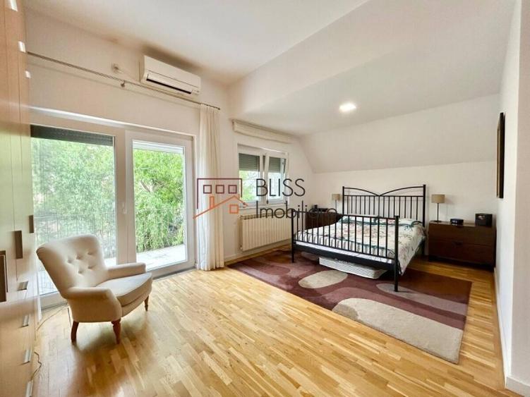 Casă cu 7 camere cu Piscina în Iancu Nicolae