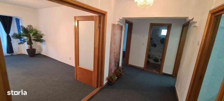 Apartament cu 3 camere în Stadion