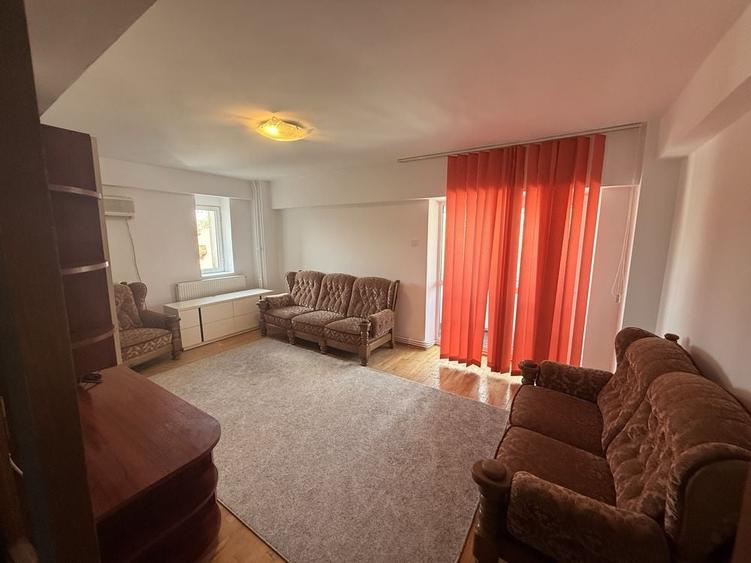 Apartament cu 3 camere decomandat în Albești