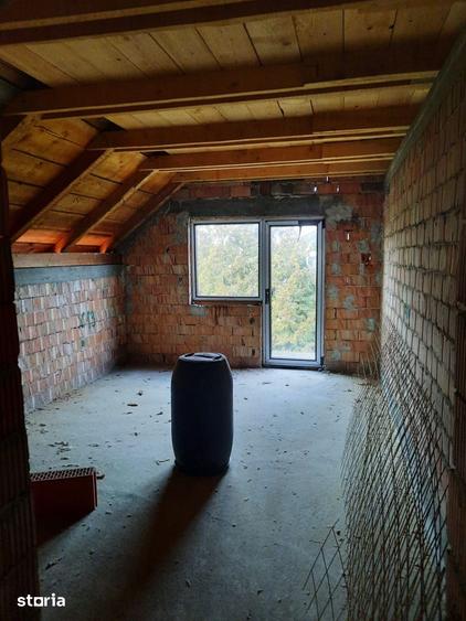Casă cu 5 camere cu Teren 500 Mp în Păulești