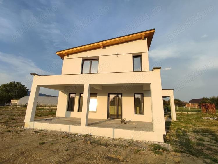 Casă cu Teren 5 Mp în Săsar