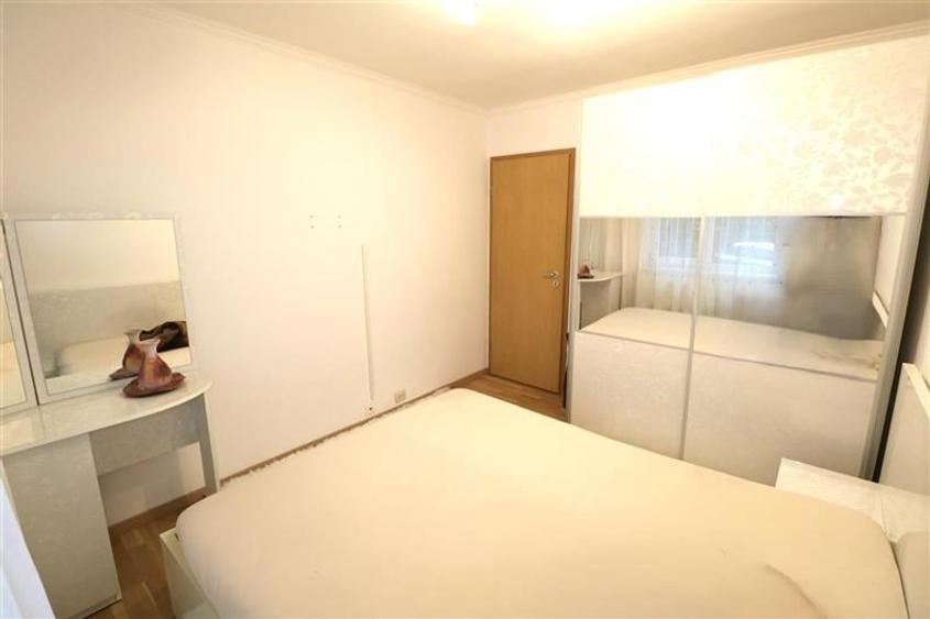 Apartament cu 3 camere decomandat în Lipovei