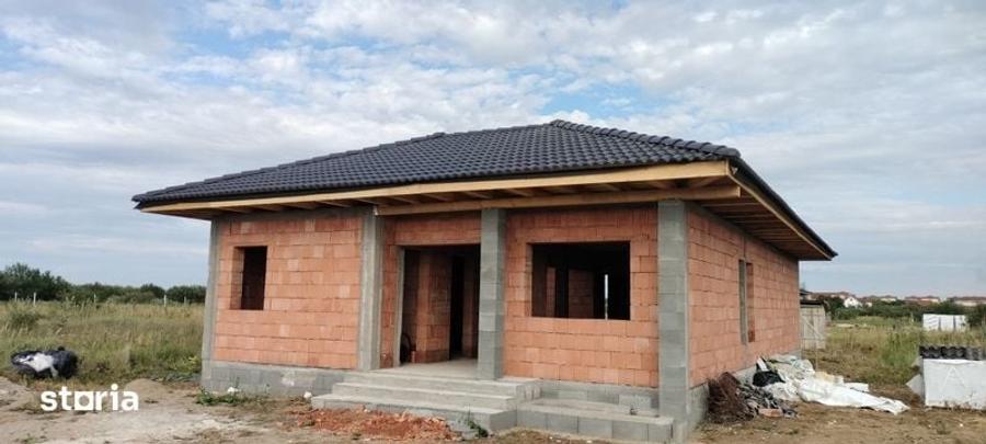 Casă cu 3 camere cu Teren 120 Mp în Central