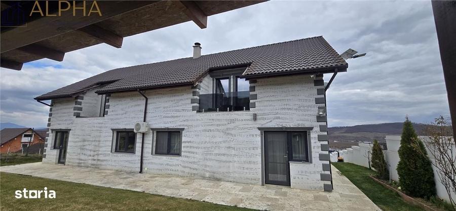 Casă cu 4 camere în Viișoara