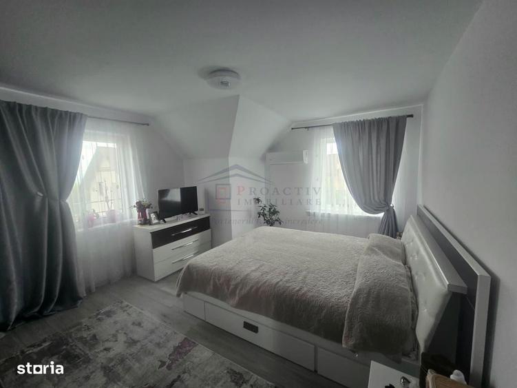 Casă cu 4 camere decomandat în Bulai