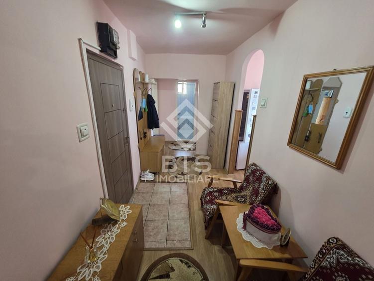 Apartament cu 3 camere decomandat în Sud