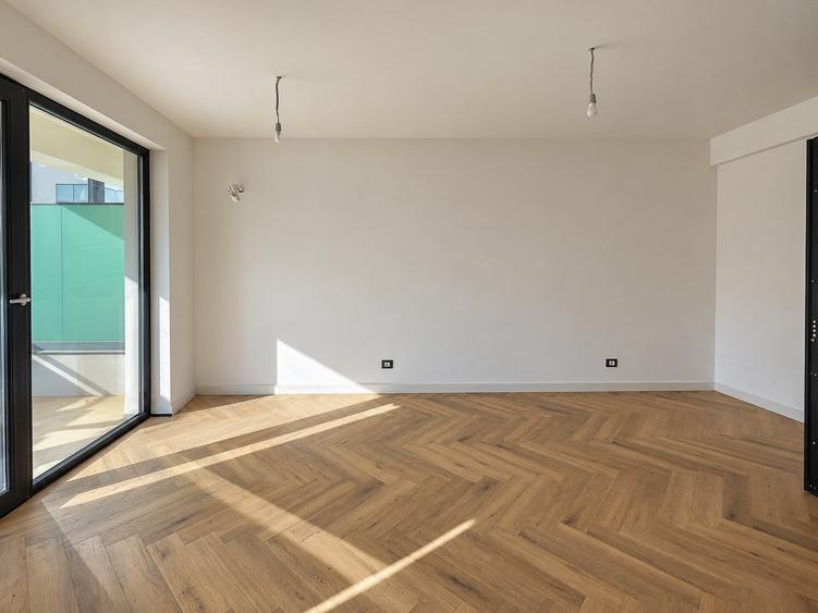 Apartament cu 3 camere semidecomandat în Pipera