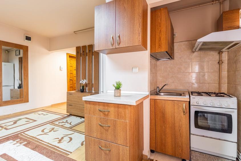 Apartament cu 3 camere decomandat, mobilat în Dumbrava 2