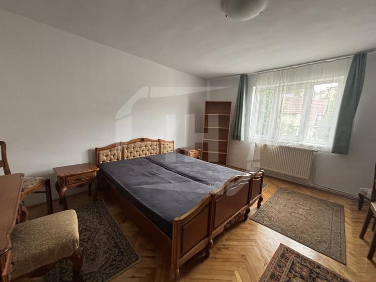 Apartament cu 4 camere semidecomandat, mobilat în Gruia