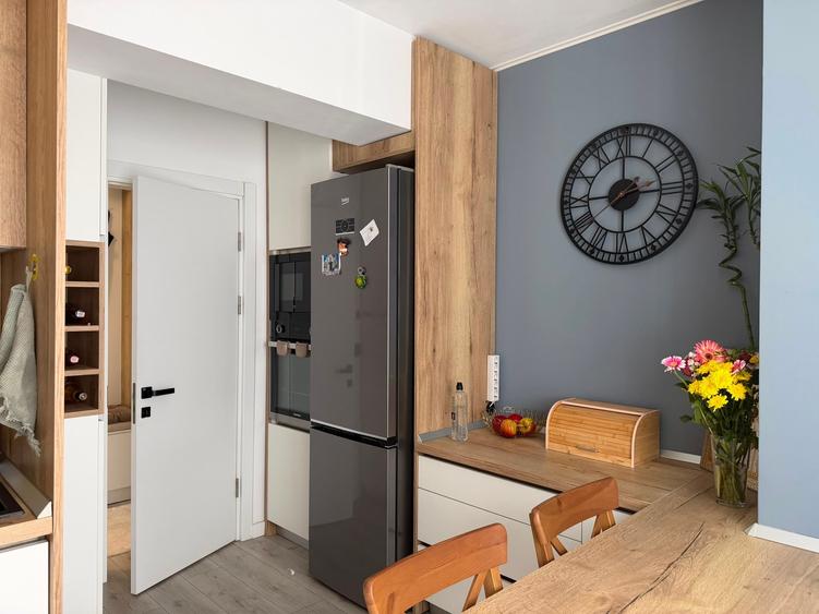 Apartament cu 3 camere decomandat în Sisești