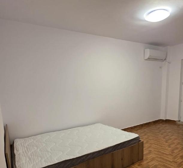 Garsonieră decomandată în Lacul Tei