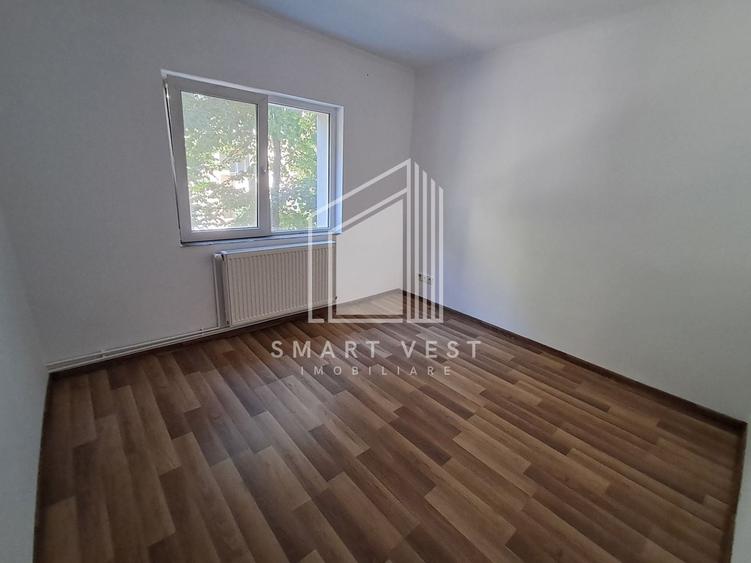 Apartament cu 4 camere decomandat în Micro 16