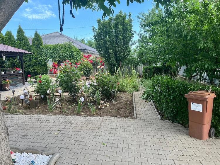 Casă cu Teren 1457 Mp în Traian