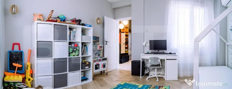 Apartament cu 4 camere decomandat în Central