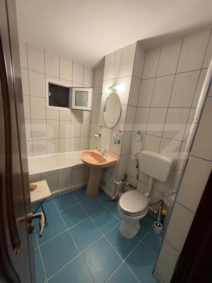 Apartament cu 3 camere decomandat în Rovine
